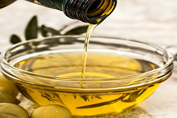 castor oil for reducing the color of brown spots on skin
